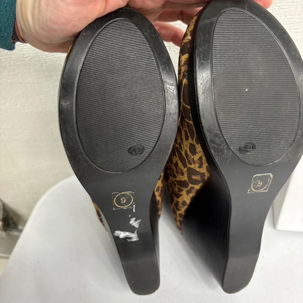 Charleston Shoe Co. Boot Cheetah Leopard animal Print Wedge Ankle Slip On Size 9